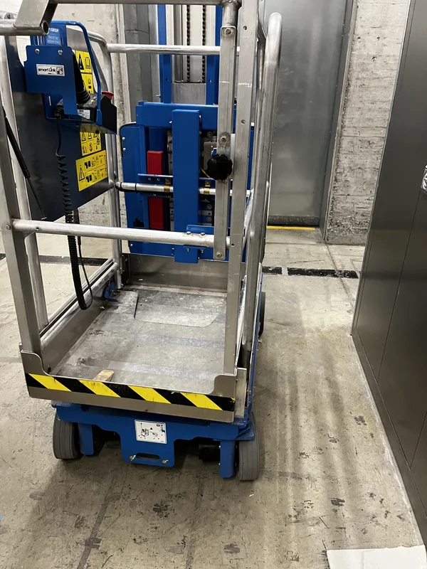 Hebebühne für Arbeiten im Bereich Brandabschottung in der Ostschweiz