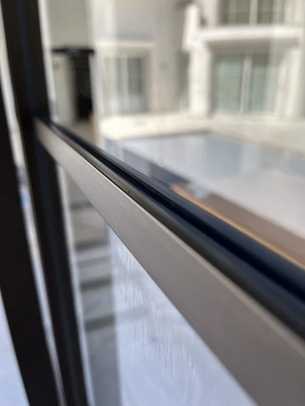 Sauber erneuerte Glasfuge in der Ostschweiz
