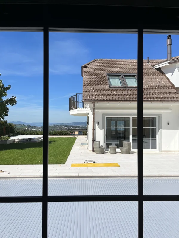 Fensteranschluss und Glasfugen im Aussenbereich in der Ostschweiz