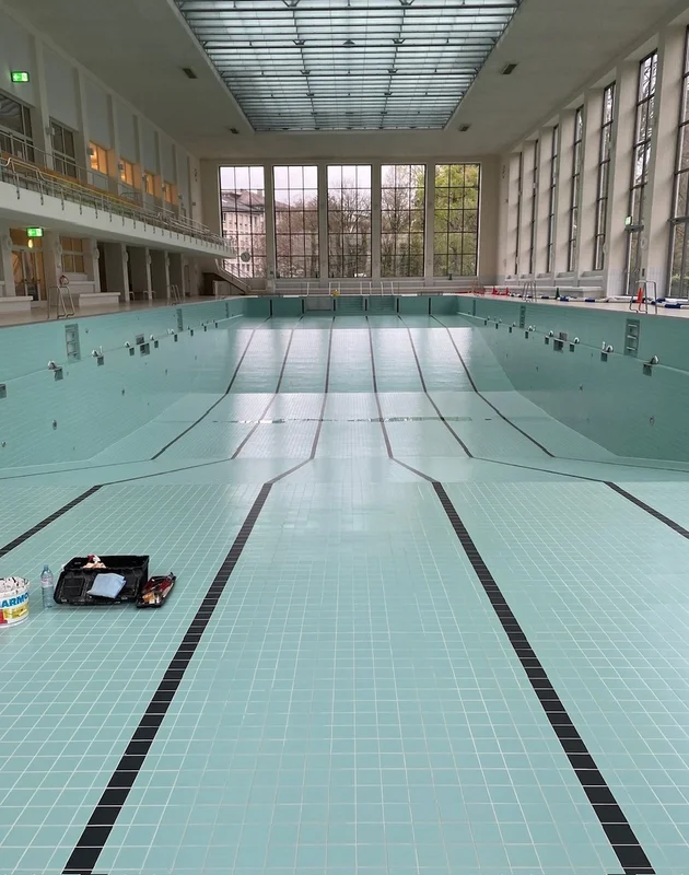 Fugensanierung in einem Schwimmbecken in der Ostschweiz